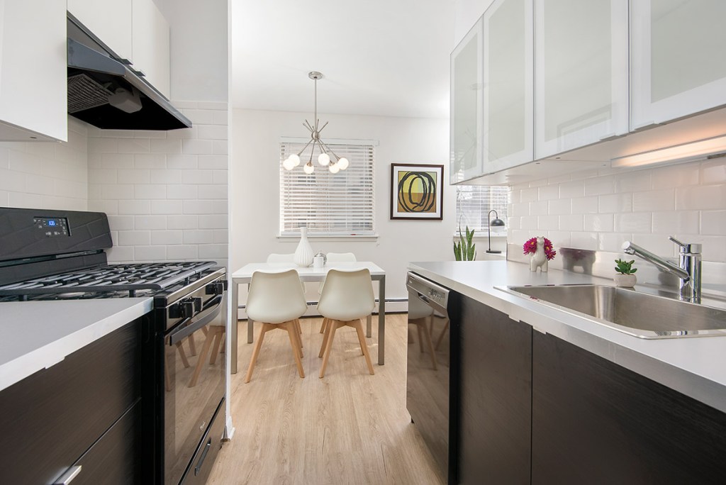455 W Wellington