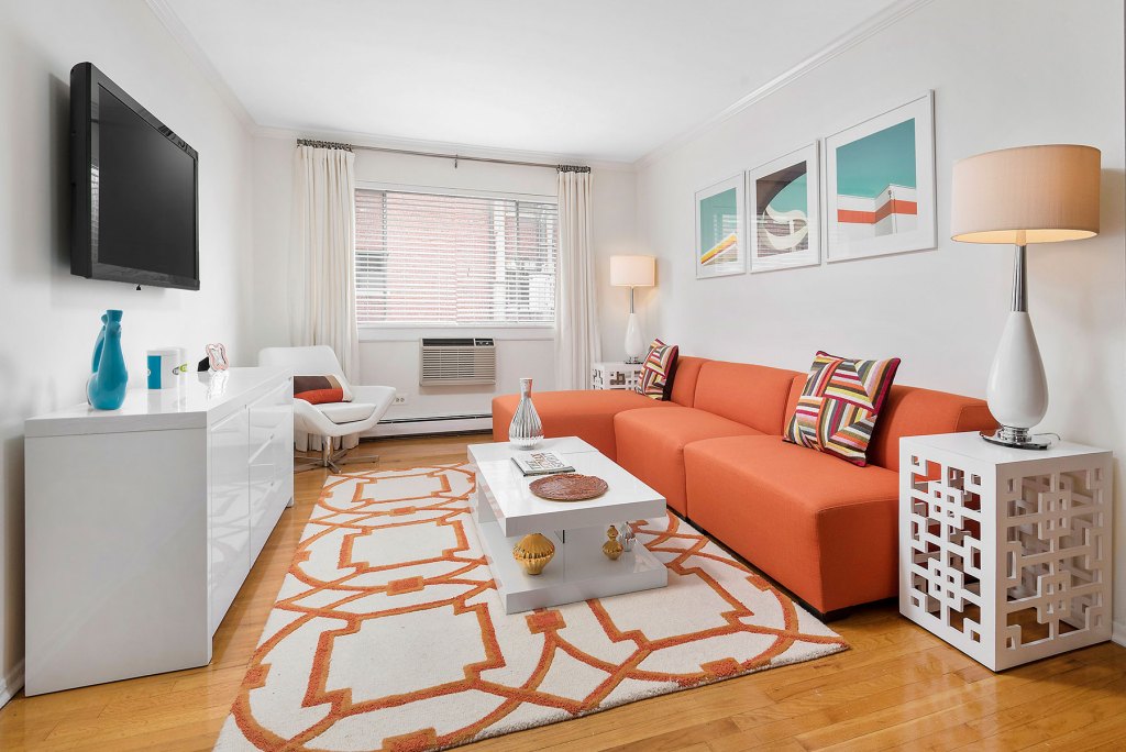 515 W Barry