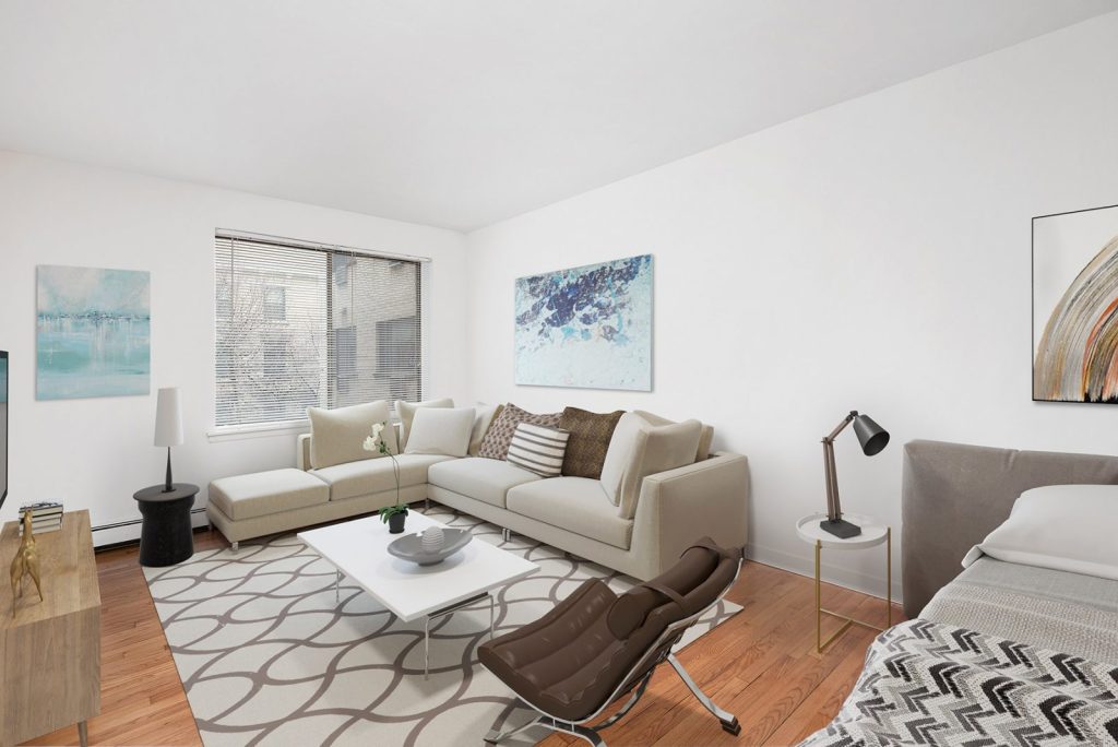 537 W Melrose