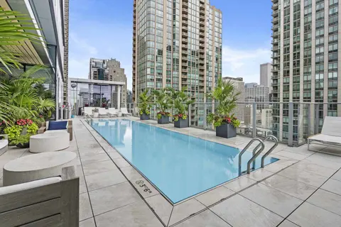 8 East Huron